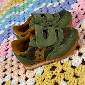 Saucony Baby Toddler Olive Camo Brown Sneakers Velcro Size 4 Suede Leather Kids